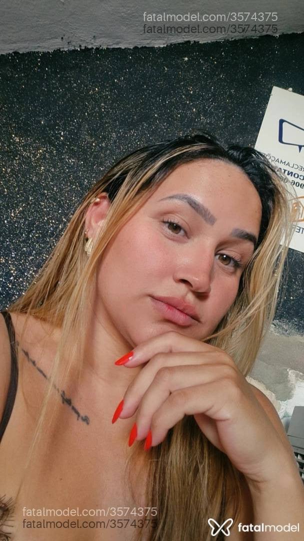 Acompanhante mulher loira (o) de olhos mel - Mykell