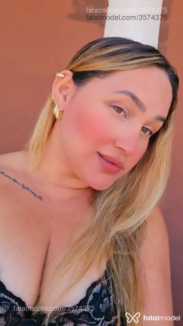 Acompanhante mulher loira (o) de olhos mel - Mykell