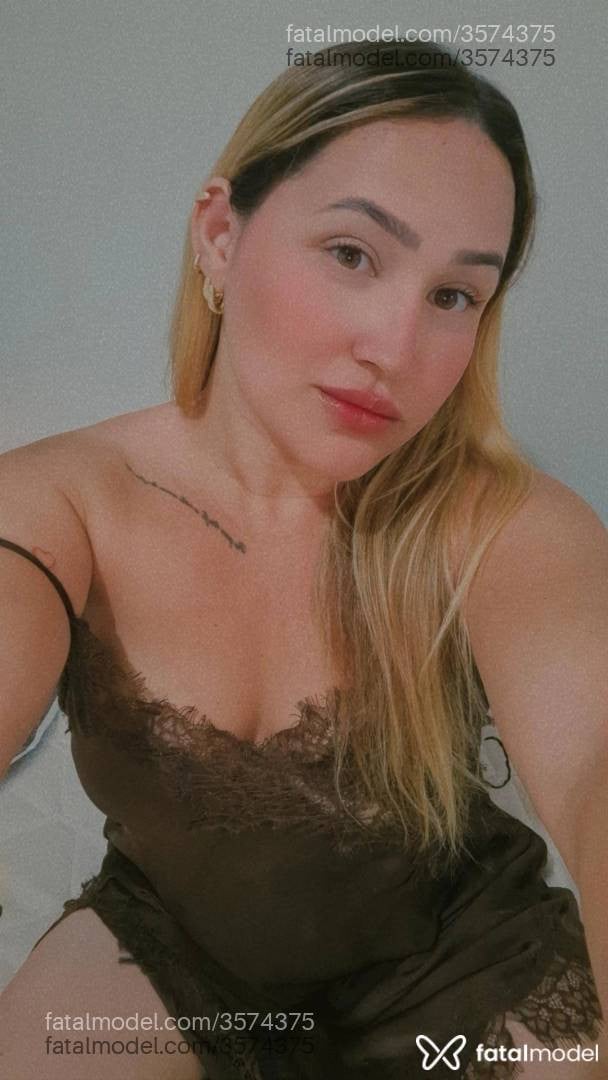 Acompanhante mulher loira (o) de olhos mel - Mykell