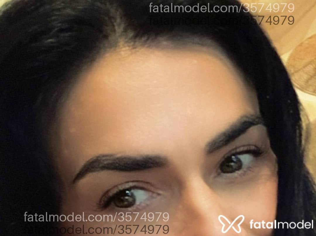 Acompanhante mulher morena (o) de olhos castanhos - Sol