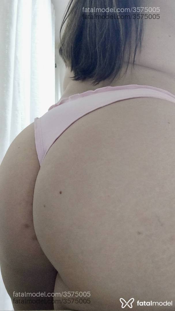 Acompanhante mulher com cabelo castanho de olhos castanhos - Júlia