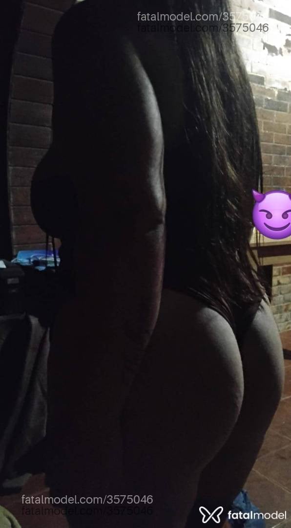 Acompanhante mulher com cabelo castanho de olhos castanhos - Roberta