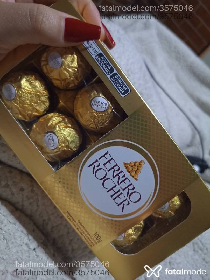 Acompanhante mulher com cabelo castanho de olhos castanhos - Roberta