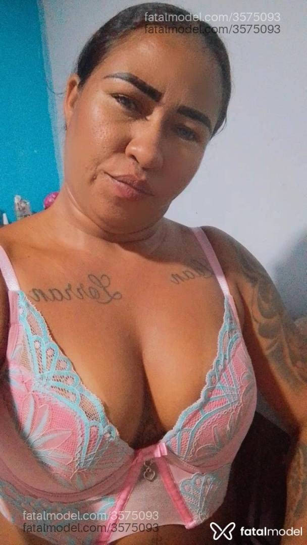 Acompanhante mulher morena (o) de olhos pretos - Jujur
