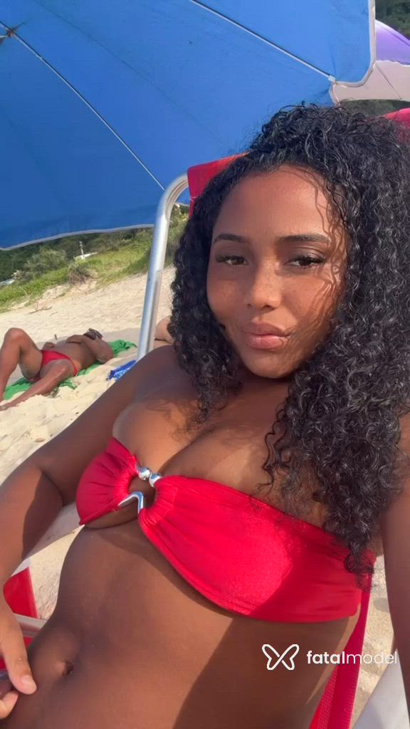Acompanhante mulher morena (o) de olhos pretos - Talita