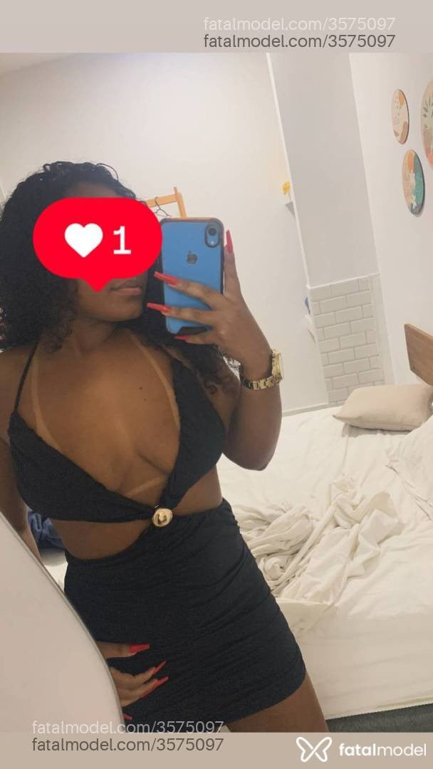 Acompanhante mulher morena (o) de olhos pretos - Talita