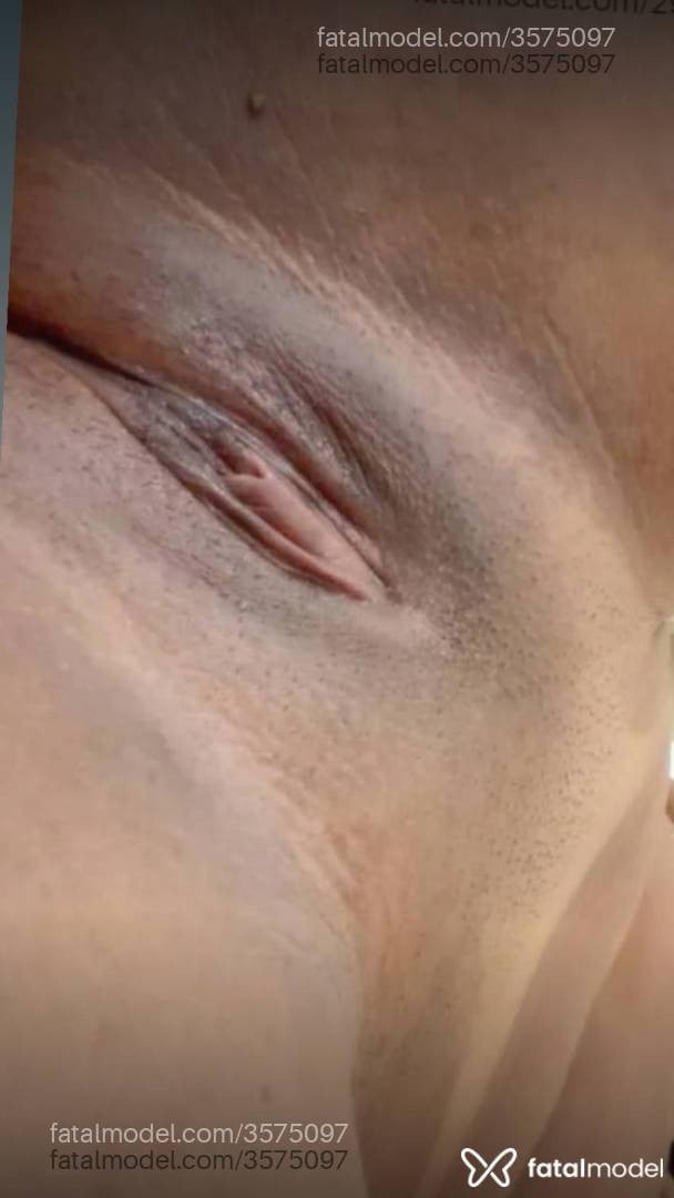 Acompanhante mulher morena (o) de olhos pretos - Talita
