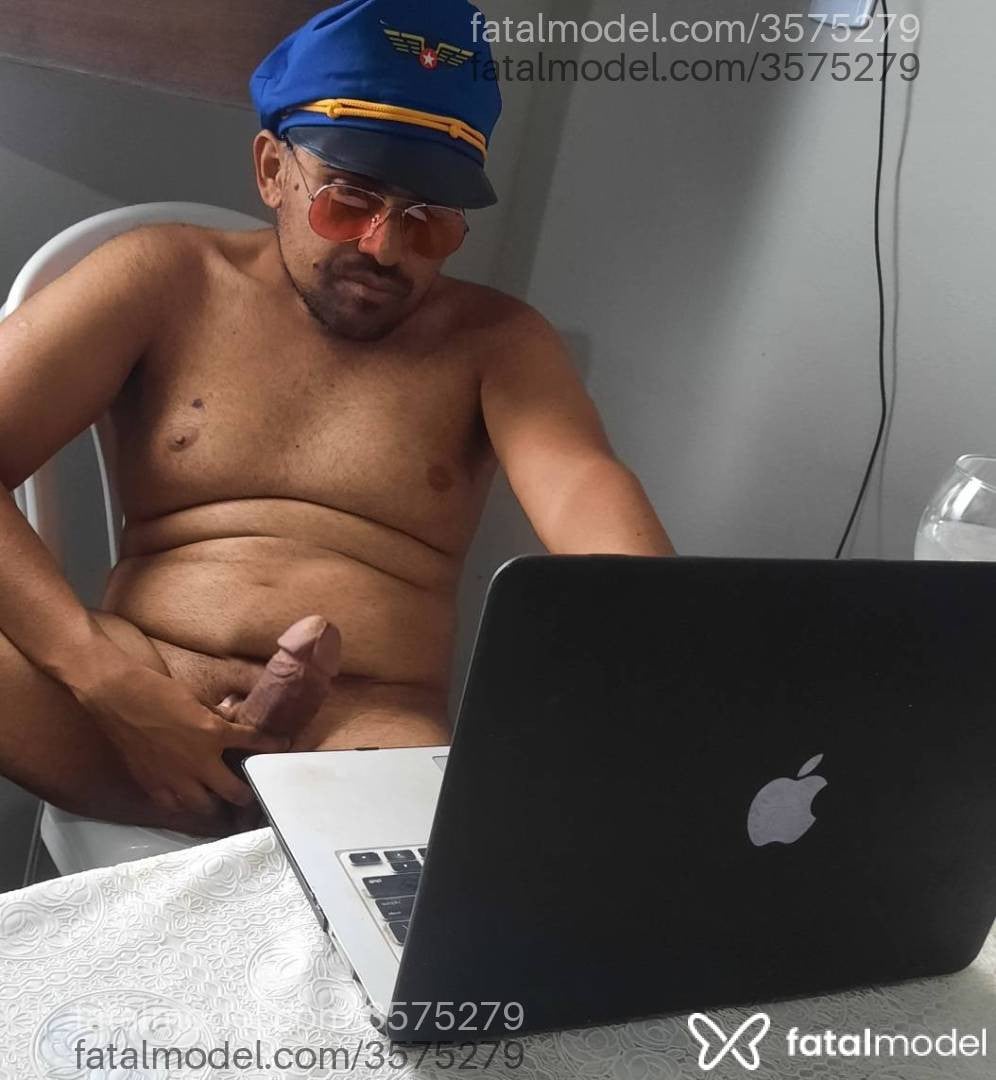Acompanhante homem morena (o) de olhos castanhos - Dickhot