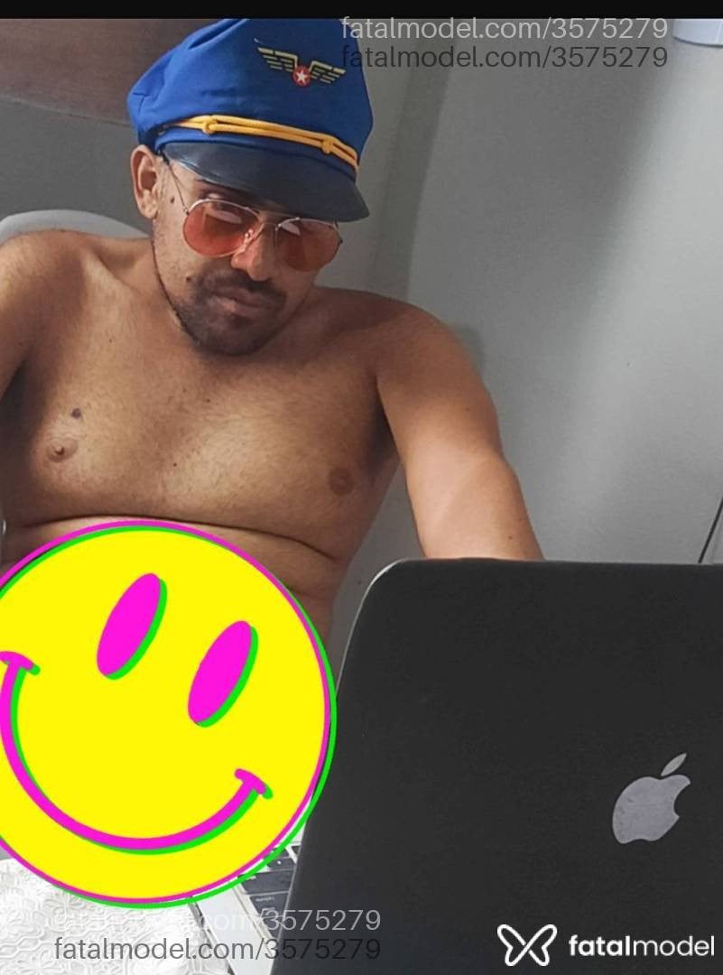 Acompanhante homem morena (o) de olhos castanhos - Dickhot