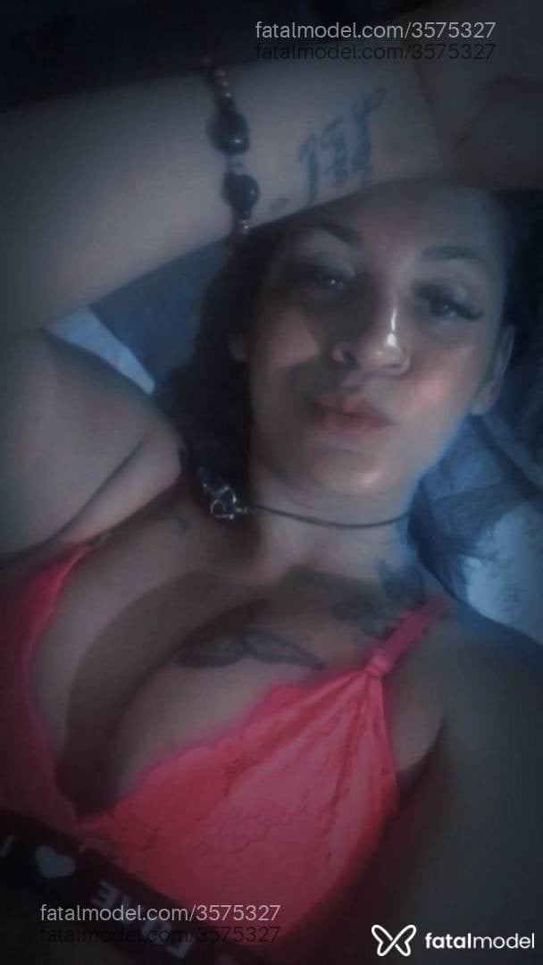 Acompanhante mulher com cabelo castanho de olhos pretos - Morena