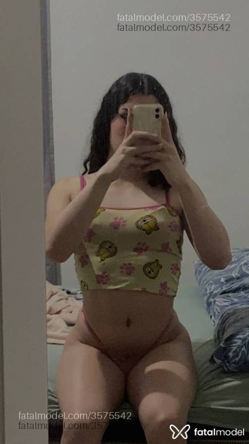 Acompanhante mulher trans morena (o) de olhos castanhos - Melina