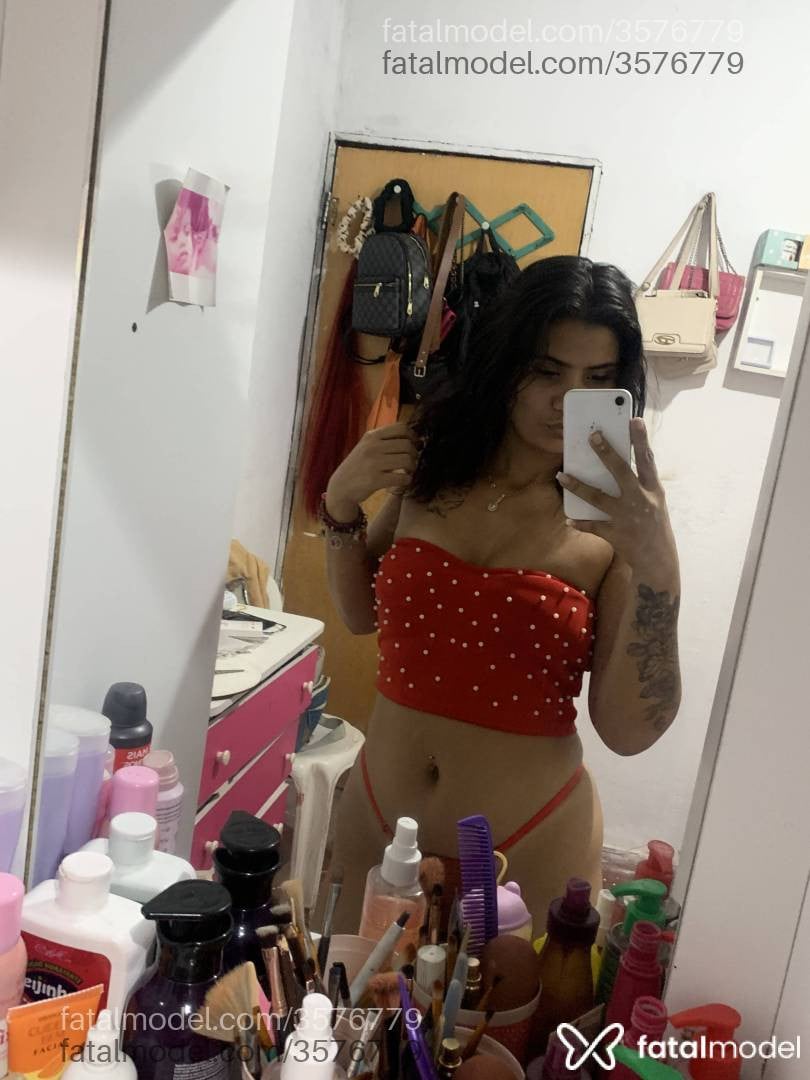 Acompanhante mulher morena (o) de olhos castanhos - Penélope