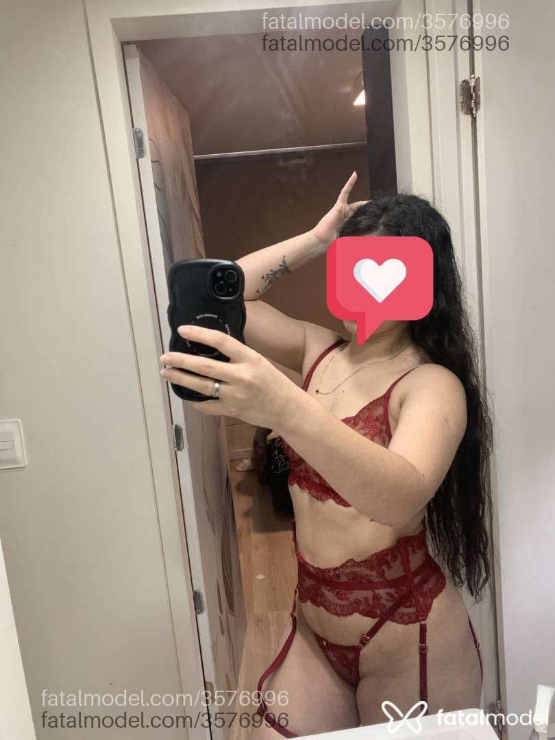 Acompanhante mulher morena (o) de olhos verdes - Rê Hotwife