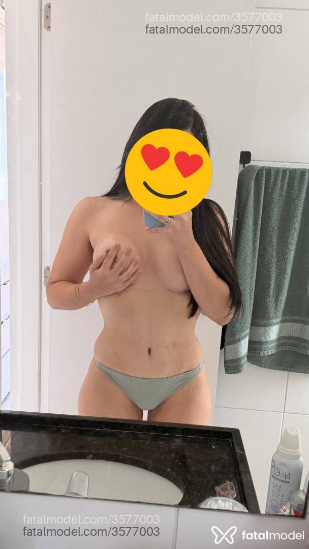 Acompanhante mulher morena (o) de olhos pretos - Laura