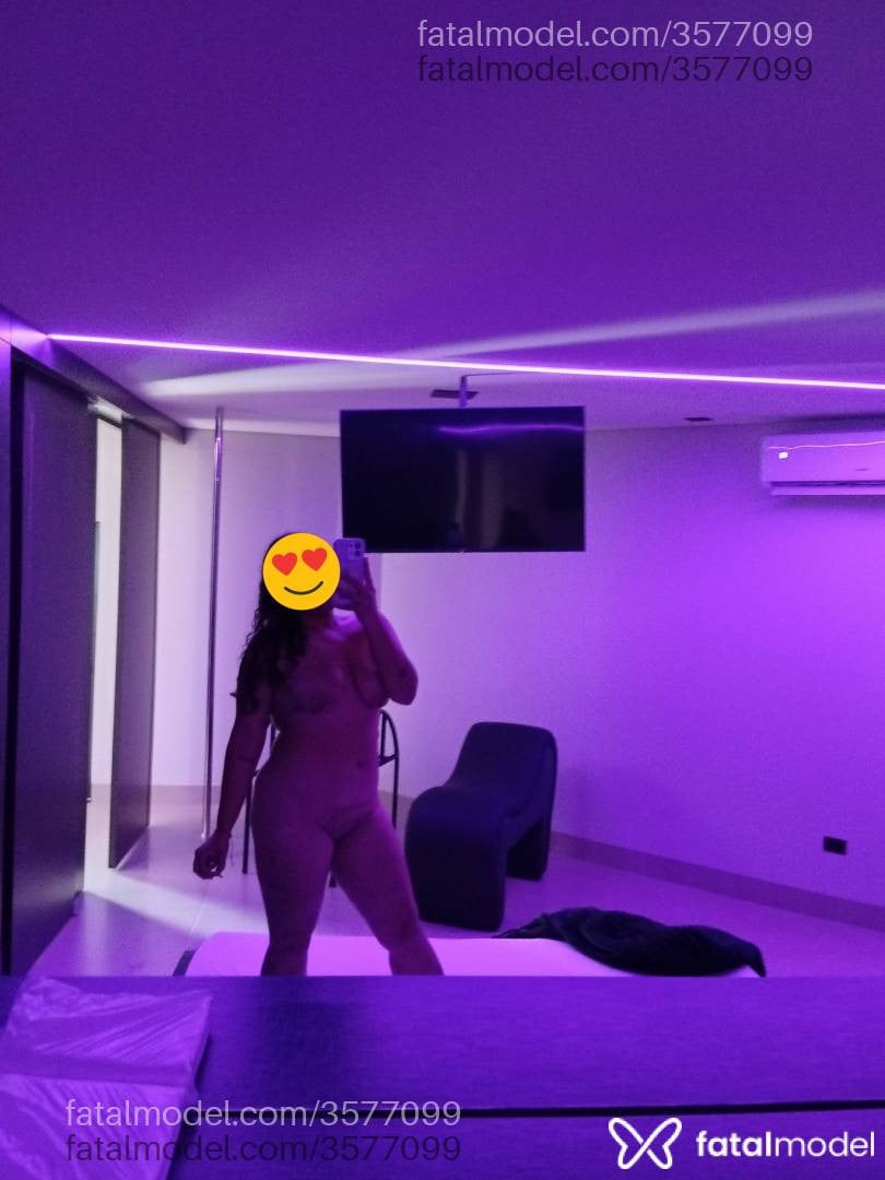 Acompanhante mulher com cabelo castanho de olhos mel - Renatta
