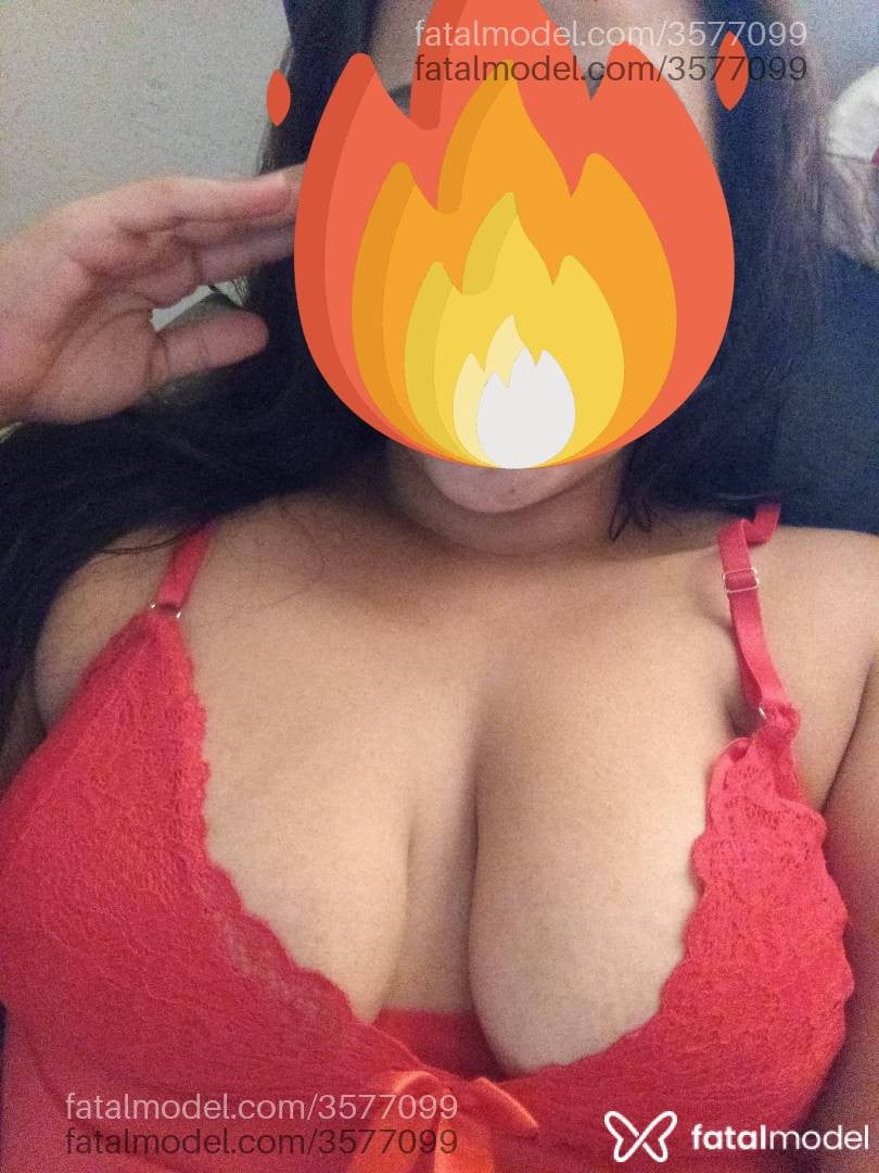 Acompanhante mulher com cabelo castanho de olhos mel - Renattafoguinho