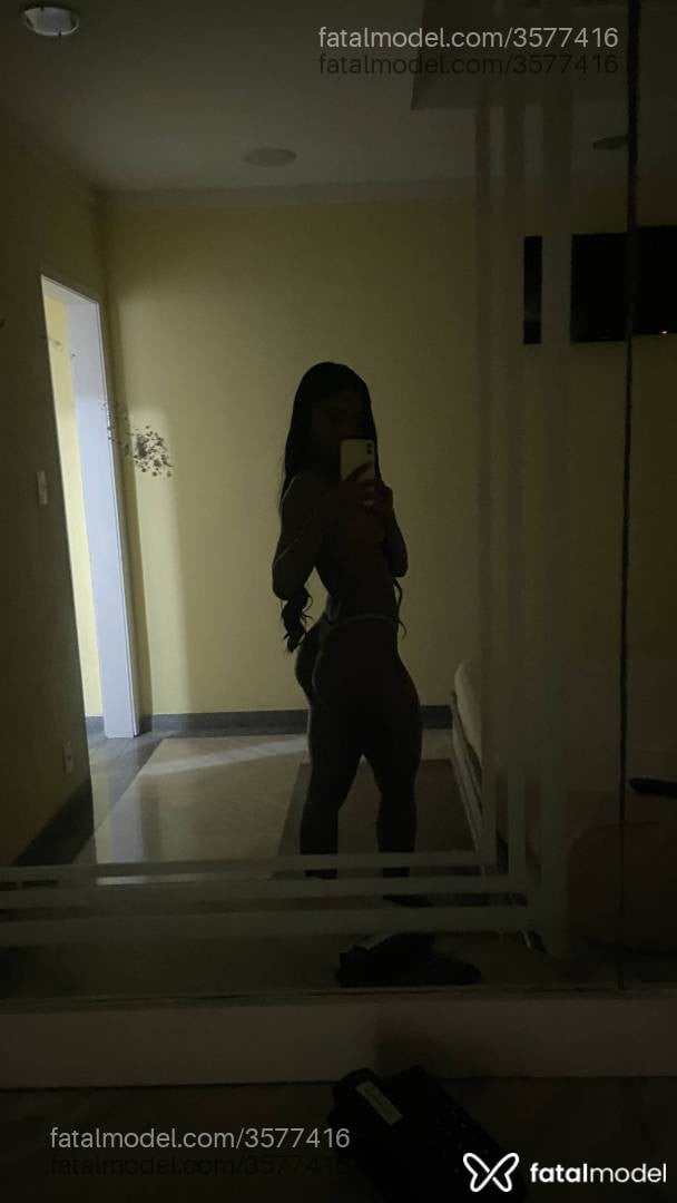 Acompanhante mulher morena (o) de olhos pretos - Natália