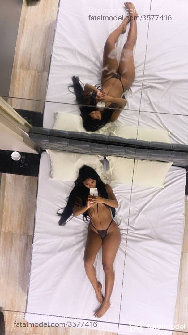 Acompanhante mulher morena (o) de olhos pretos - Natália