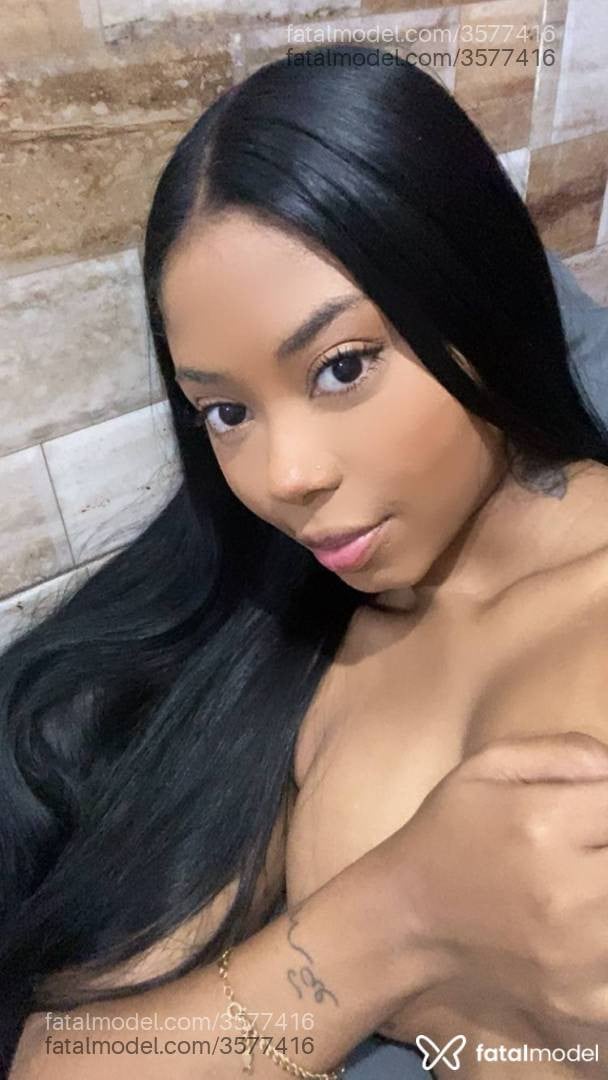 Acompanhante mulher morena (o) de olhos pretos - Natália