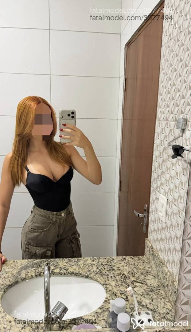 Acompanhante mulher ruiva (o) de olhos mel - Ester Pinheiro