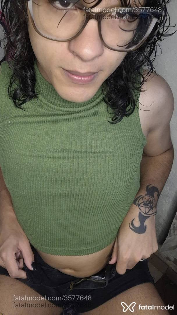 Acompanhante mulher trans com cabelo castanho de olhos castanhos - Cynthia Devoir