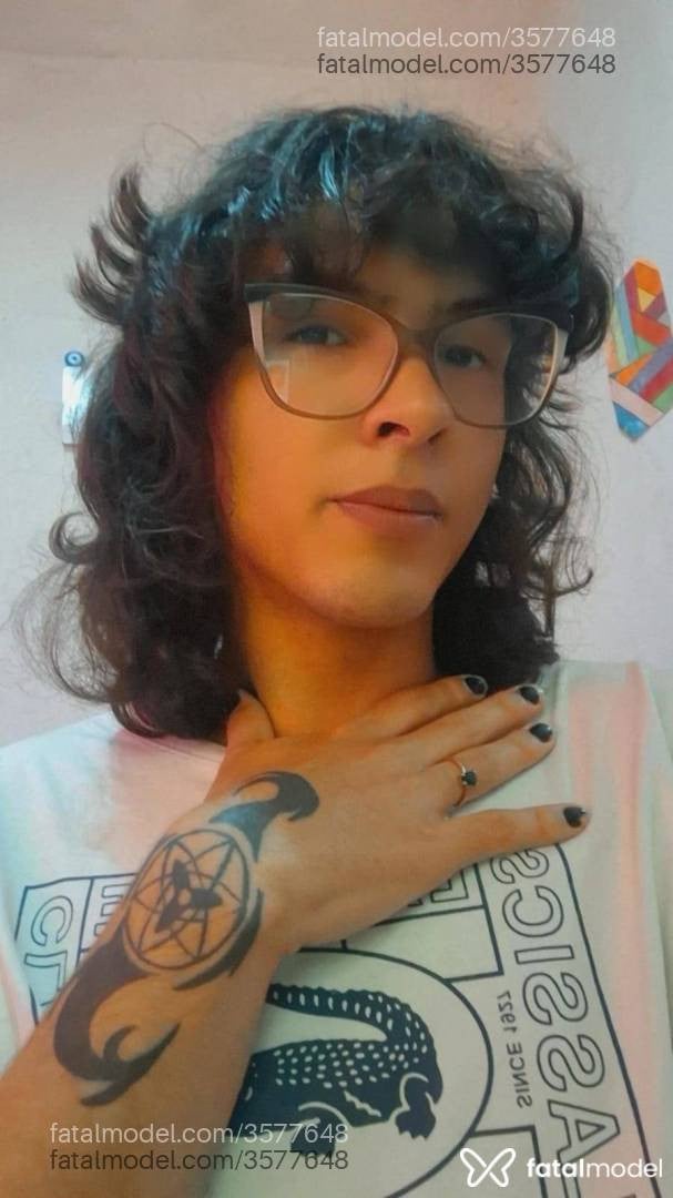 Acompanhante mulher trans com cabelo castanho de olhos castanhos - Cynthia Devoir