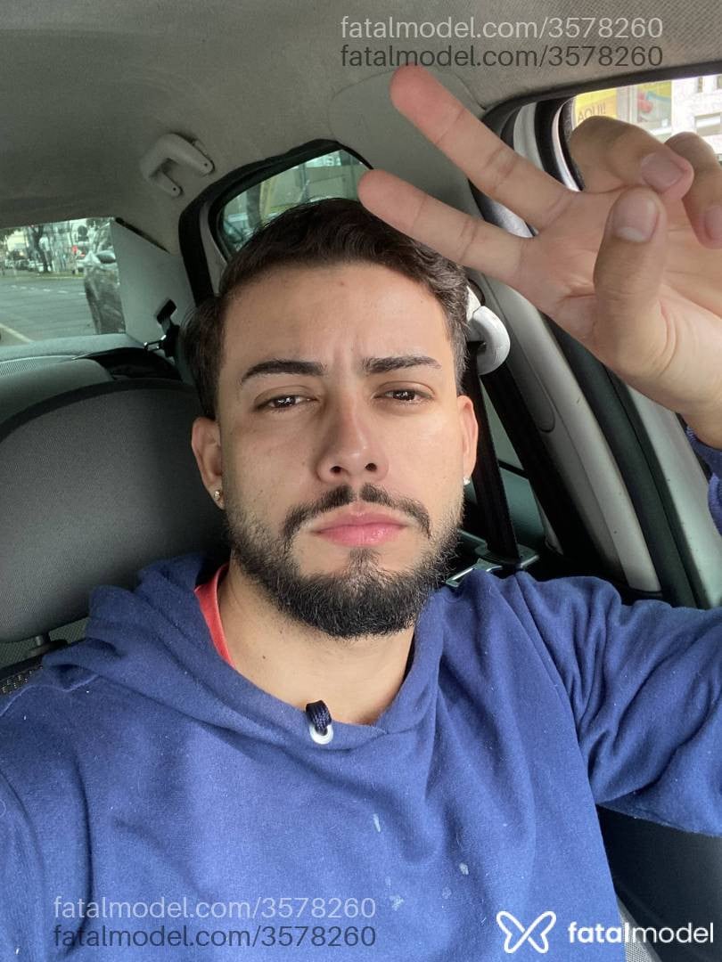 Acompanhante homem com cabelo castanho de olhos castanhos - Kevinho