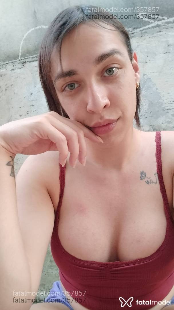 Acompanhante mulher trans morena (o) de olhos verdes - Mirella Gaúcha 