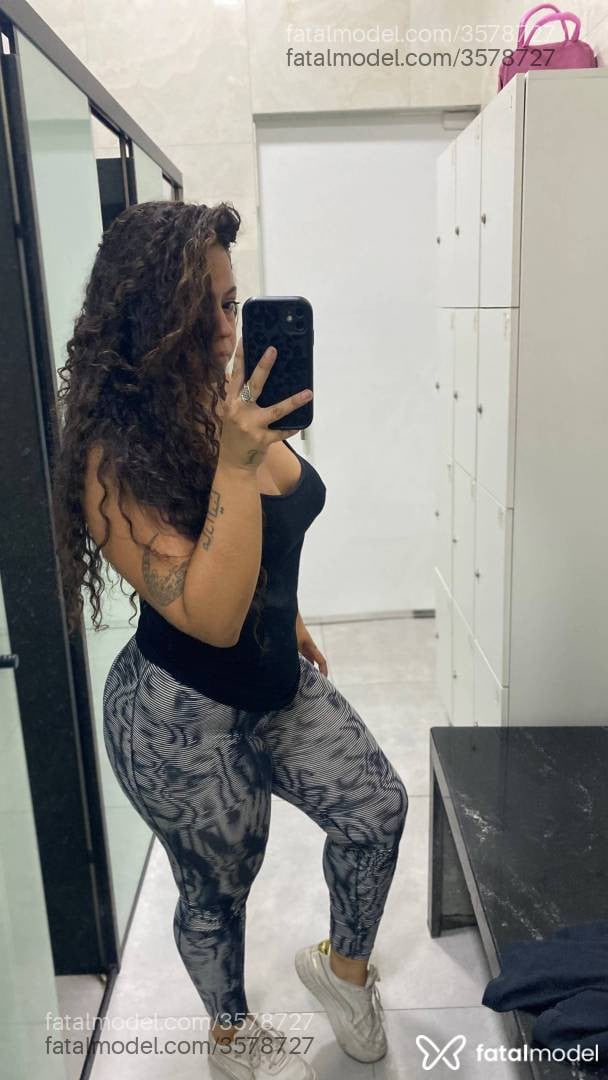 Acompanhante mulher com cabelo castanho de olhos mel - Stella