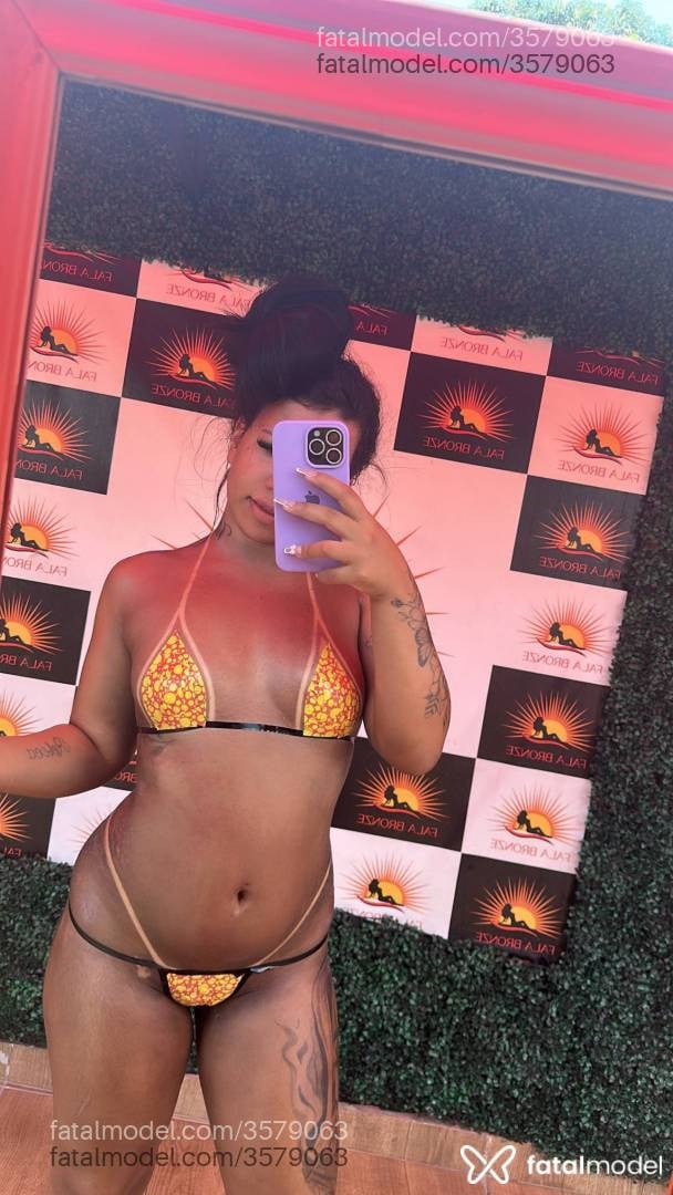 Acompanhante mulher morena (o) de olhos pretos - Yasmin