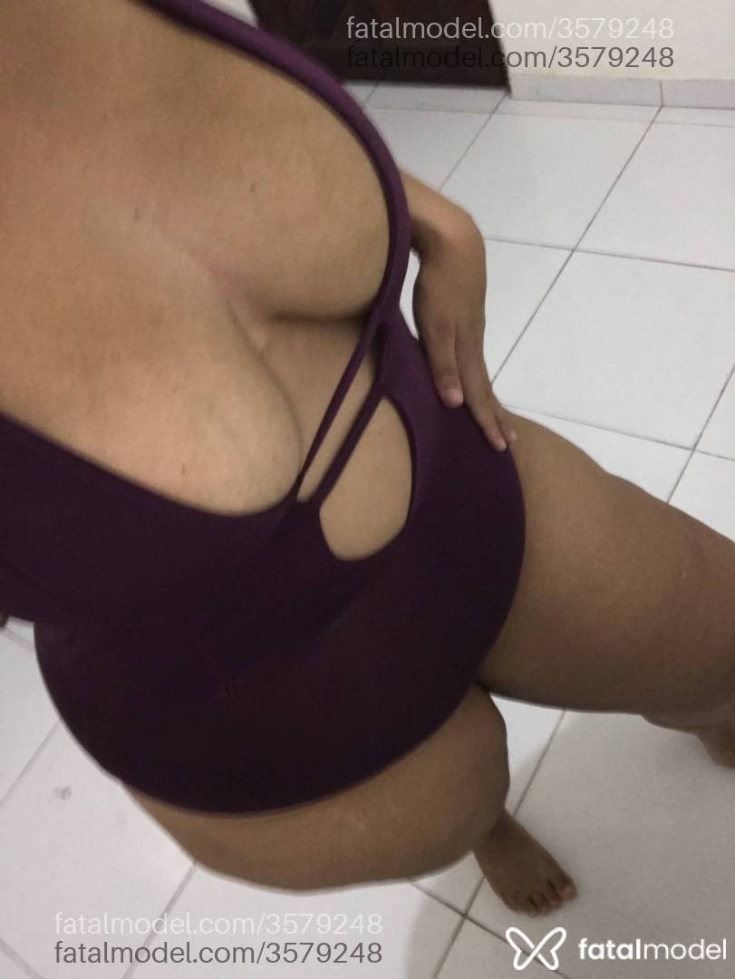 Acompanhante mulher morena (o) de olhos castanhos - Júlia Padial