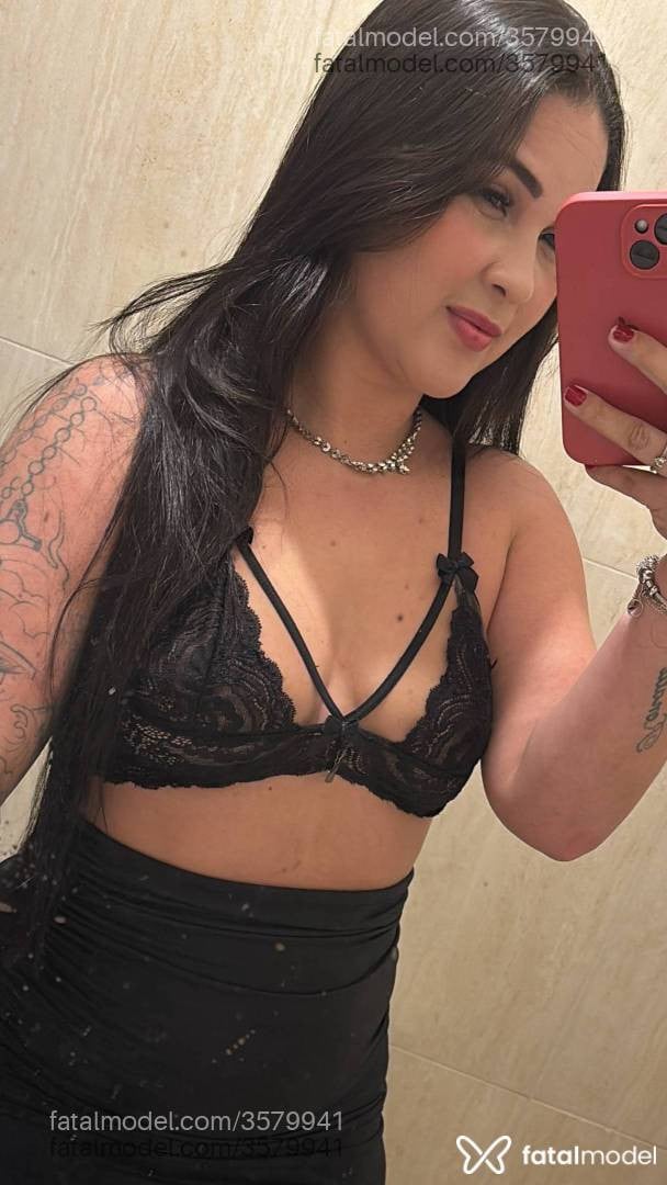 Acompanhante mulher com cabelo castanho de olhos castanhos - Aisha