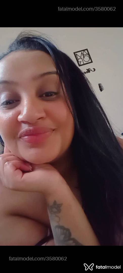 Acompanhante mulher com cabelo castanho de olhos castanhos - Velly