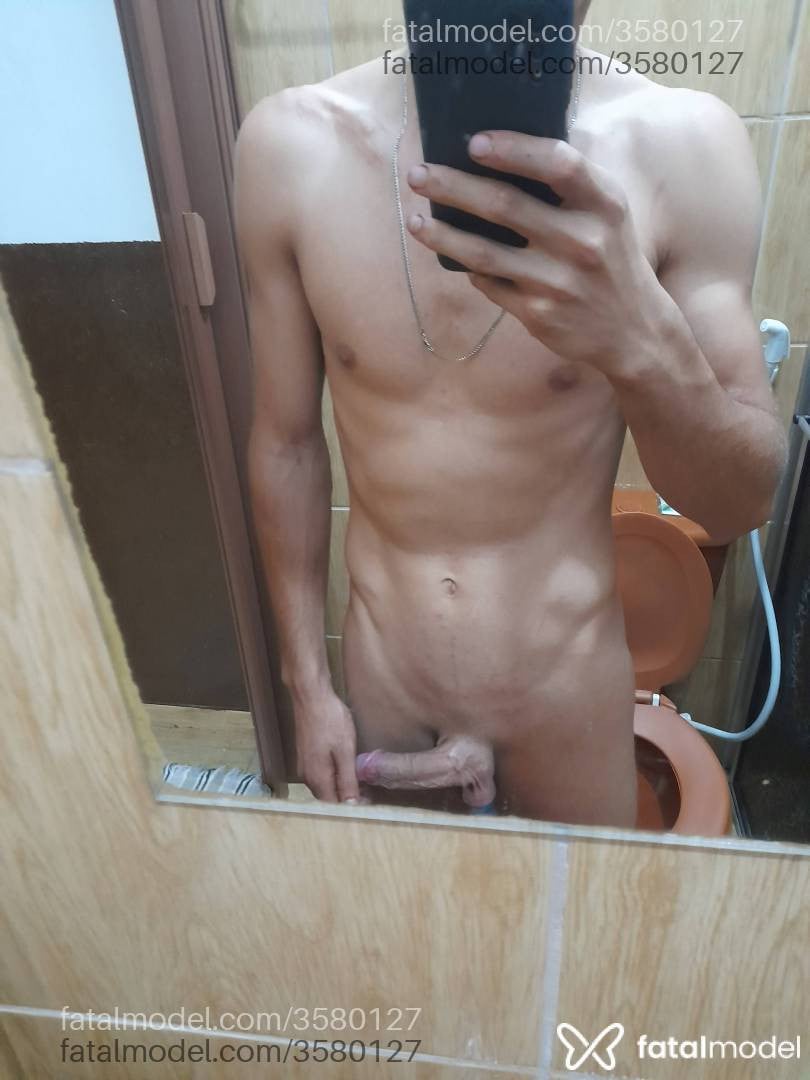 Acompanhante homem com cabelo castanho de olhos castanhos - Novinhodelas
