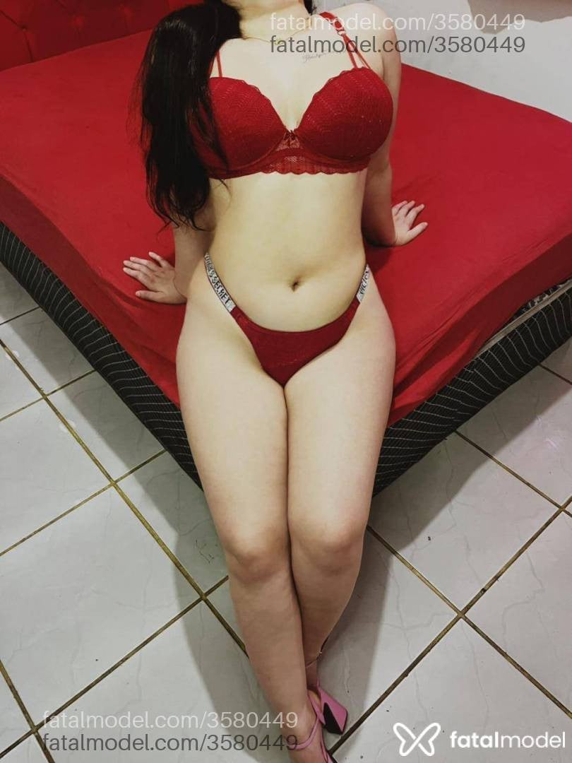 Acompanhante mulher morena (o) de olhos castanhos - Betina
