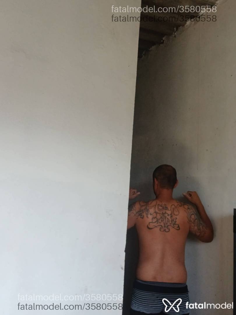 Acompanhante homem com cabelo castanho de olhos castanhos - Punkcity