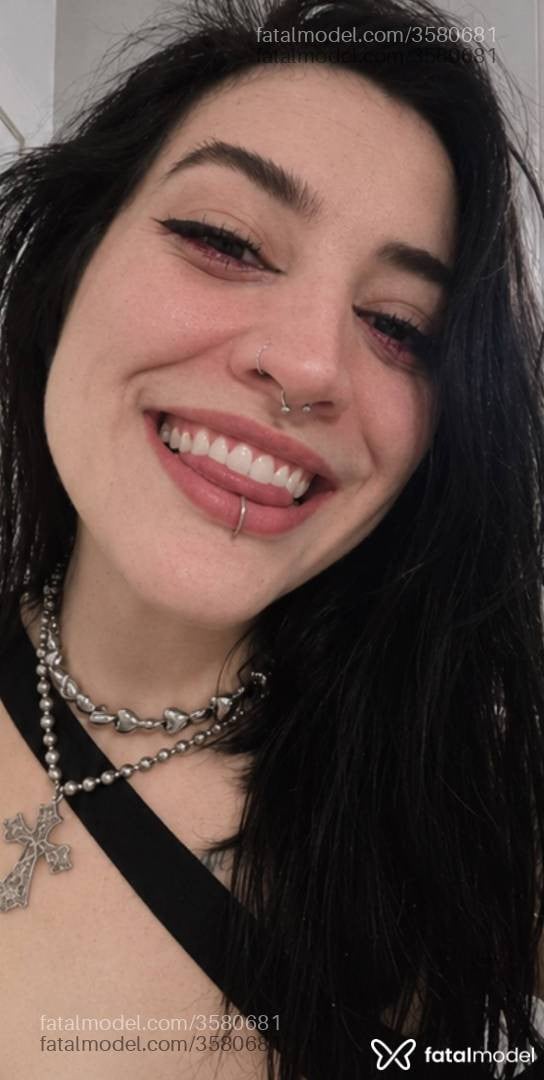 Acompanhante mulher com cabelo castanho de olhos castanhos - Bizcochito