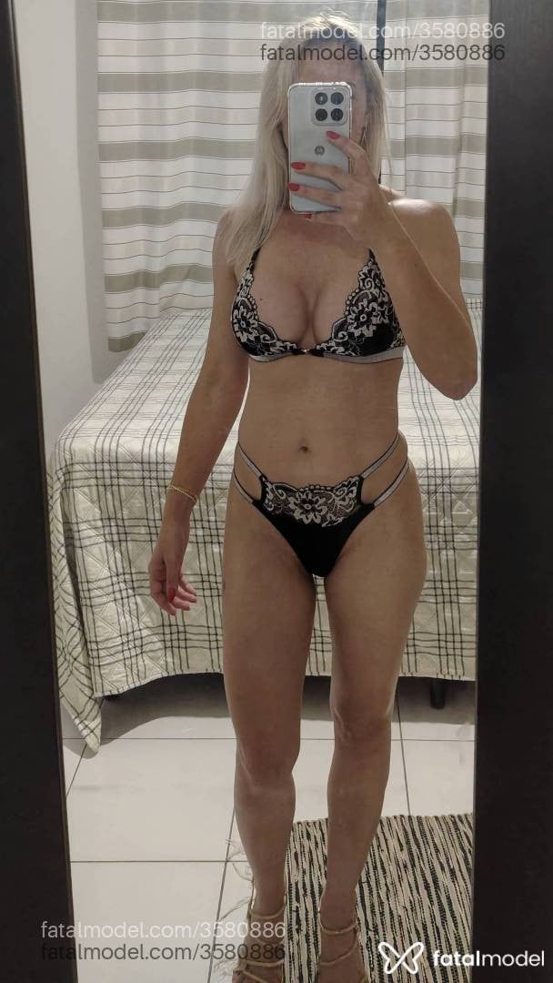 Acompanhante mulher loira (o) de olhos castanhos - Gabriela