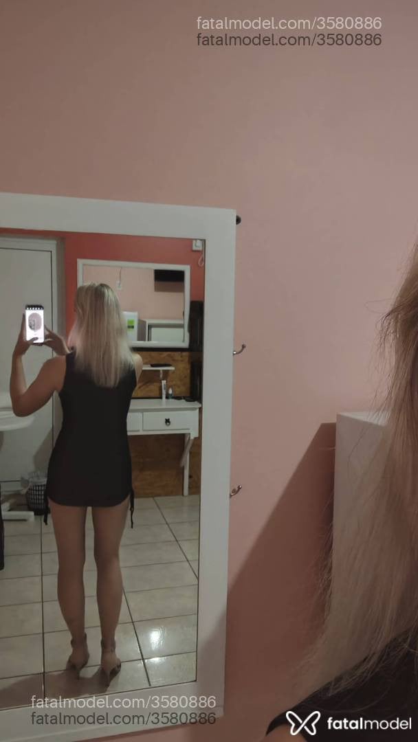 Acompanhante mulher loira (o) de olhos castanhos - Gabriela