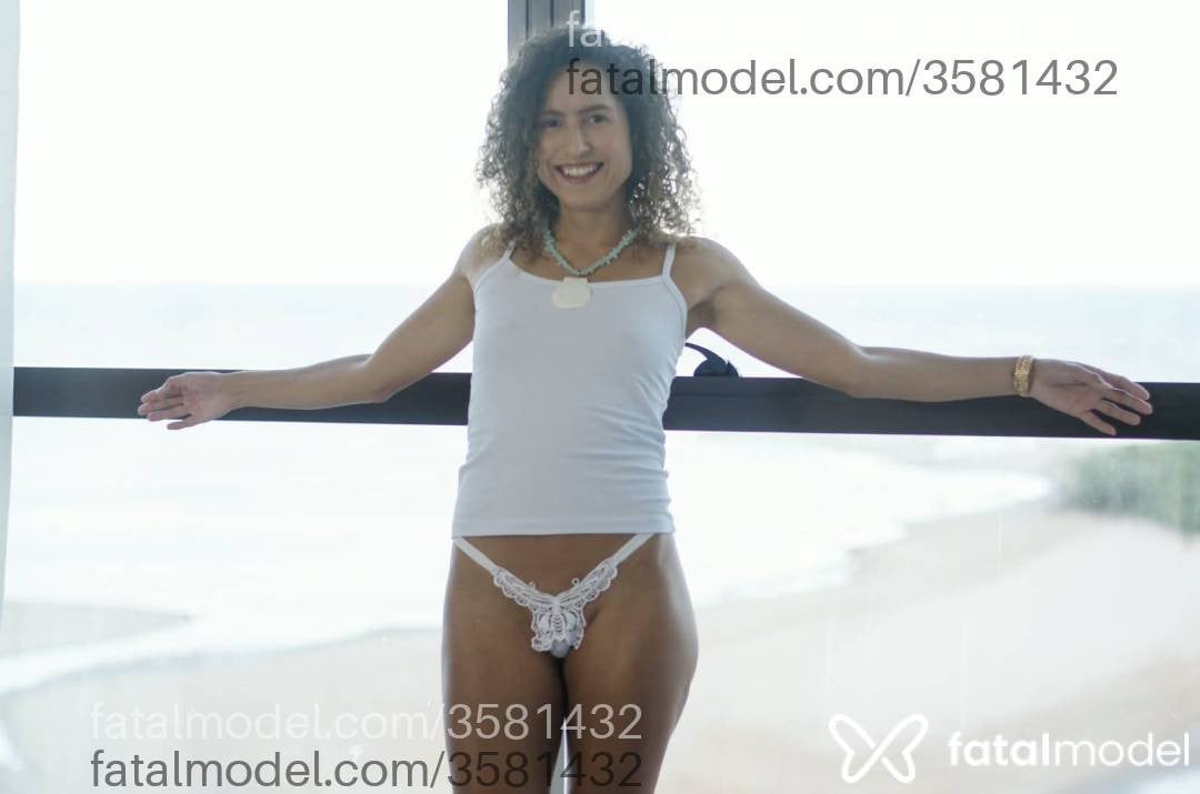 Acompanhante mulher com cabelo colorido de olhos castanhos - Aline