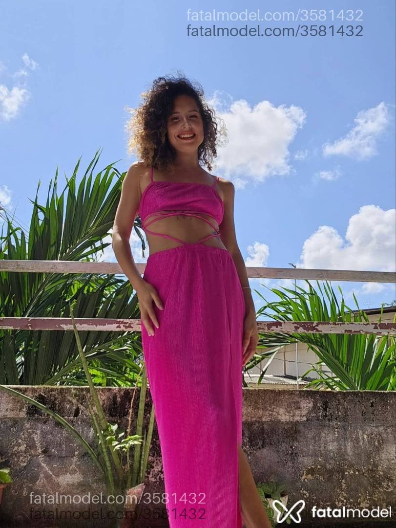 Acompanhante mulher com cabelo colorido de olhos castanhos - Aline