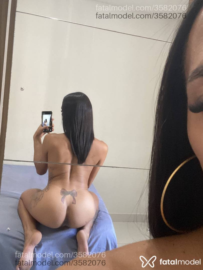 Acompanhante mulher trans morena (o) de olhos castanhos - Karine