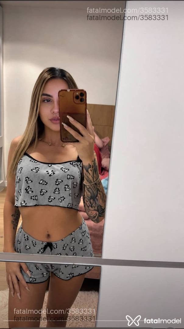 Acompanhante mulher loira (o) de olhos castanhos - Bella