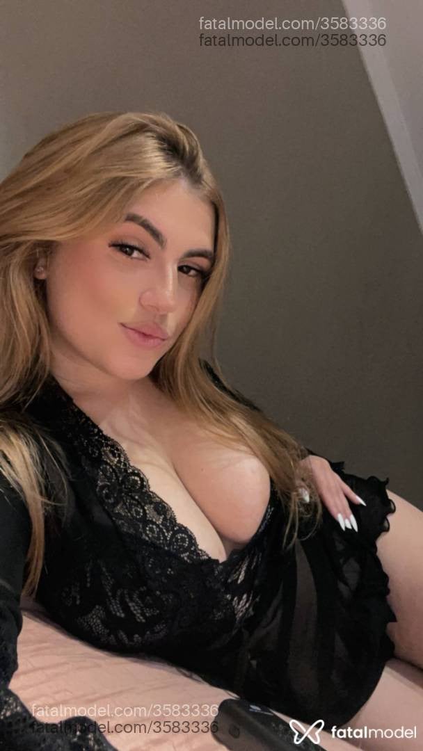 Acompanhante mulher loira (o) de olhos castanhos - Mayaa