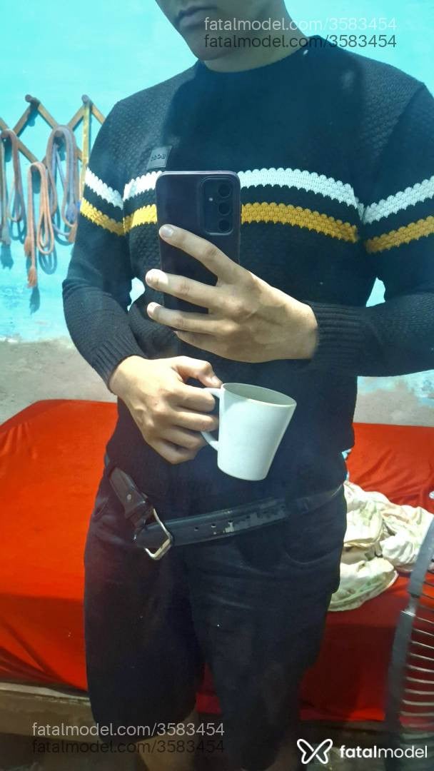 Acompanhante homem com cabelo castanho de olhos pretos - Diego