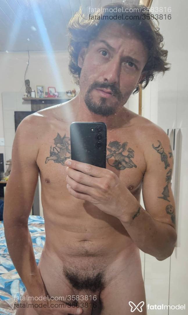 Acompanhante homem com cabelo castanho de olhos mel - Ari Silva