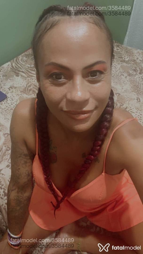 Acompanhante mulher morena (o) de olhos pretos - Madalena