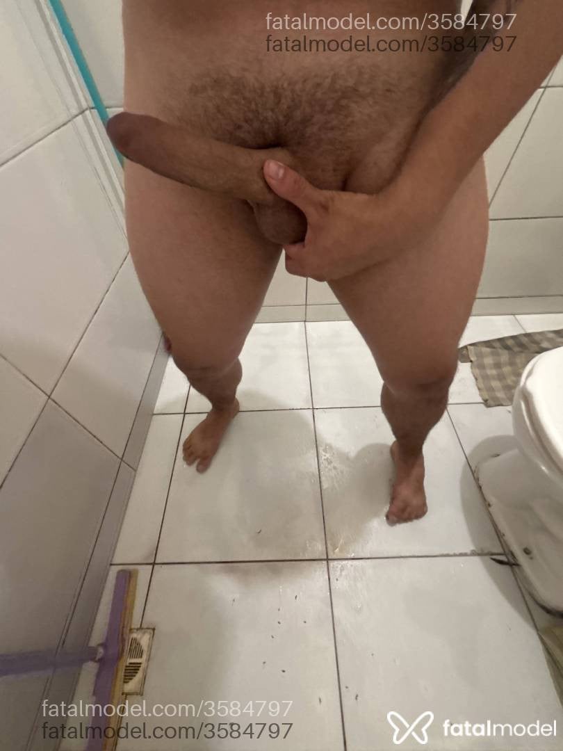 Acompanhante homem com cabelo castanho de olhos castanhos - Mateo
