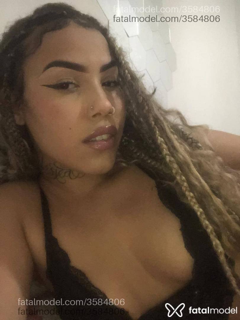 Acompanhante mulher morena (o) de olhos castanhos - Ísiis