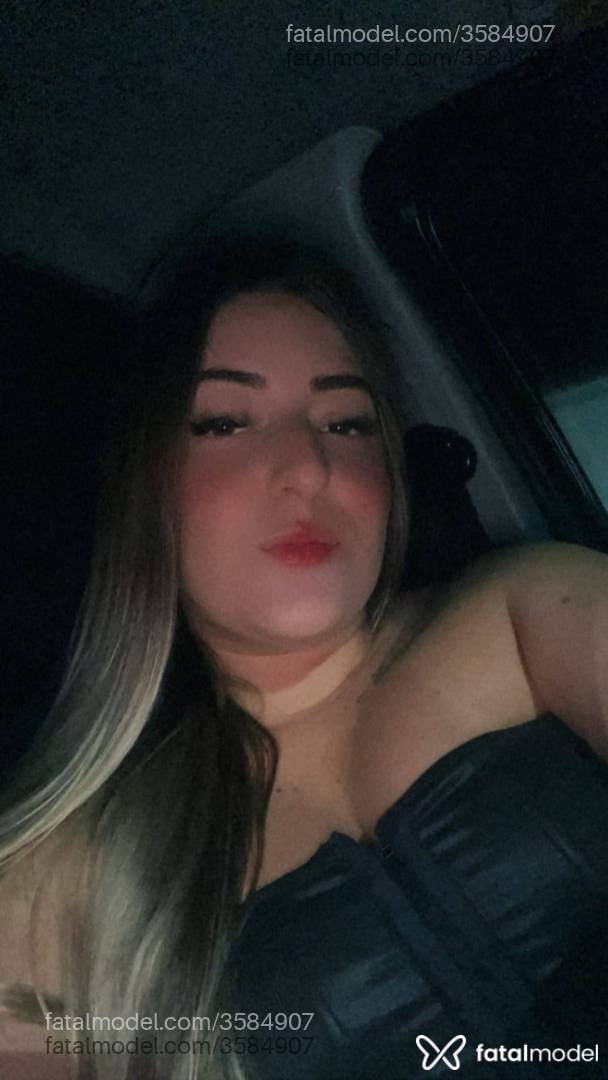 Acompanhante mulher loira (o) de olhos castanhos - Marcela